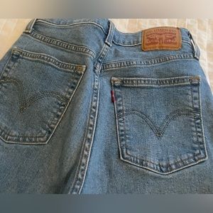 Levi Straight Leg High Waisted Jeans